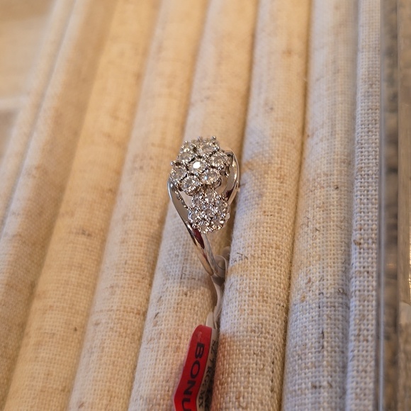 DIAMOND BLOSSOM BRAND WOMEN'S STERLING SILVER 1/4 CTTW DIAMOND RING SIZE 7 - Picture 4 of 15